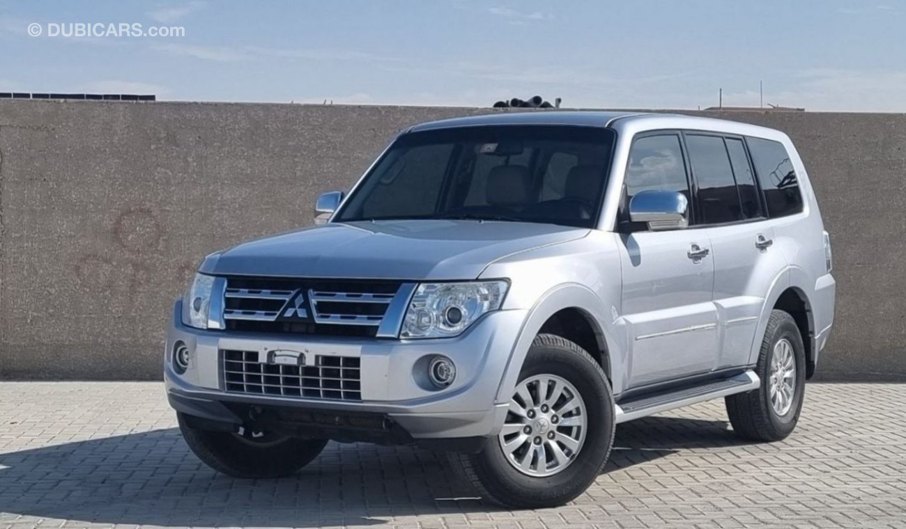 ميتسوبيشي باجيرو GLS 2013 | Perfect Condition | GCC | Low Mileage