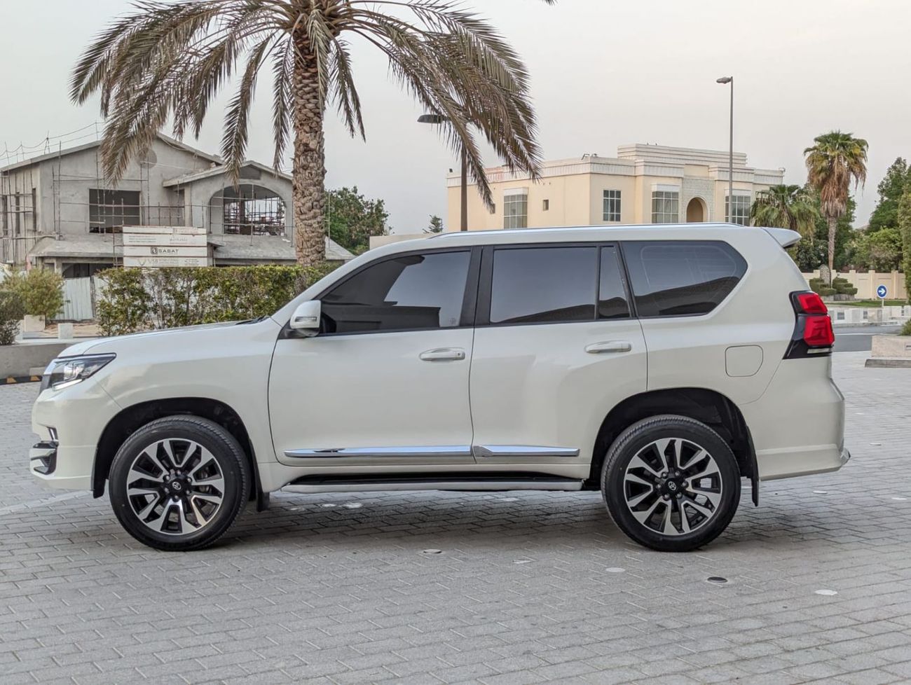 تويوتا برادو Toyota Prado 2018 diesel white LHD 7 seats automatic gear