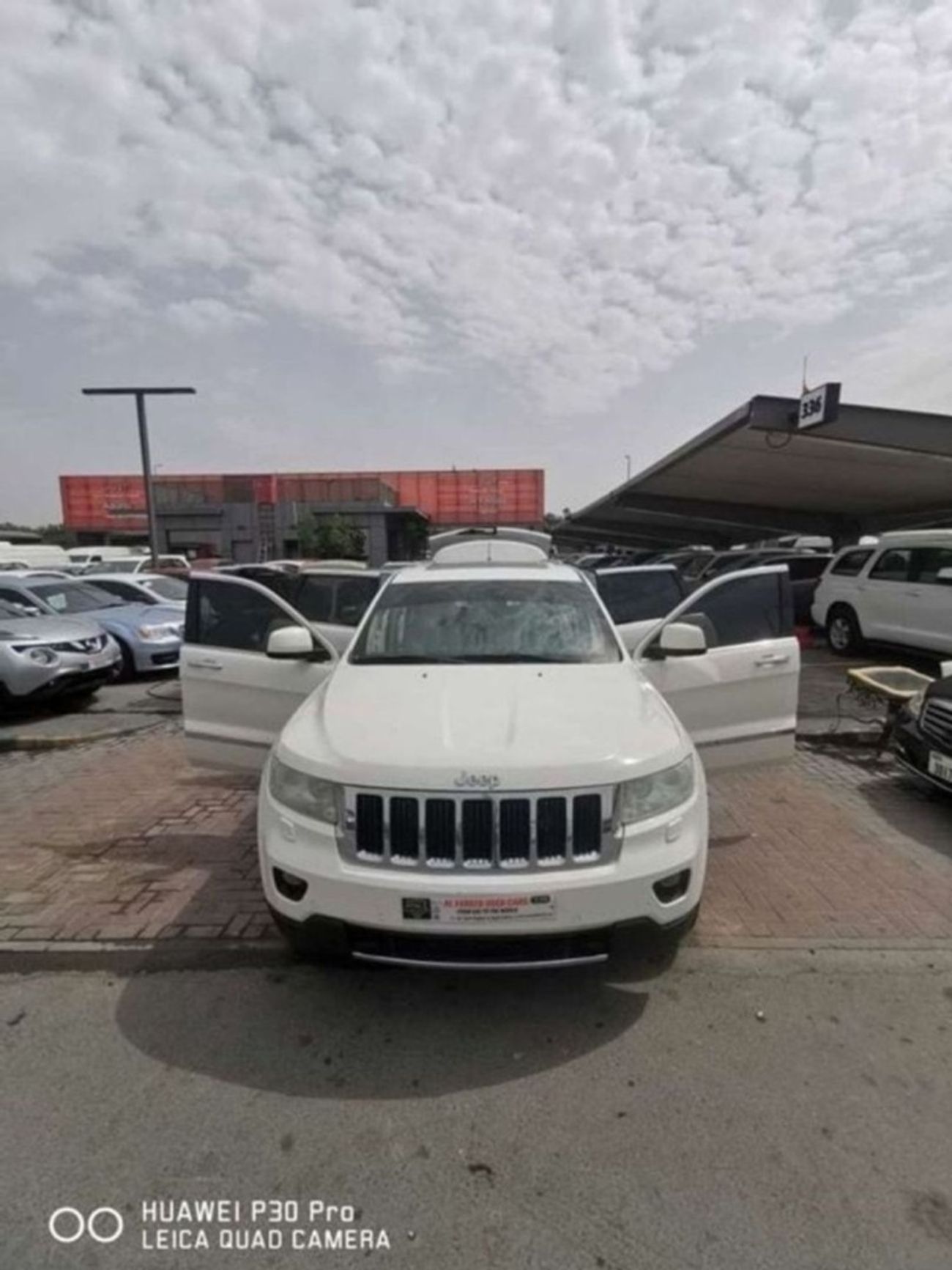 Jeep Cherokee sport 3.7L In excellent condition and requires no expenses