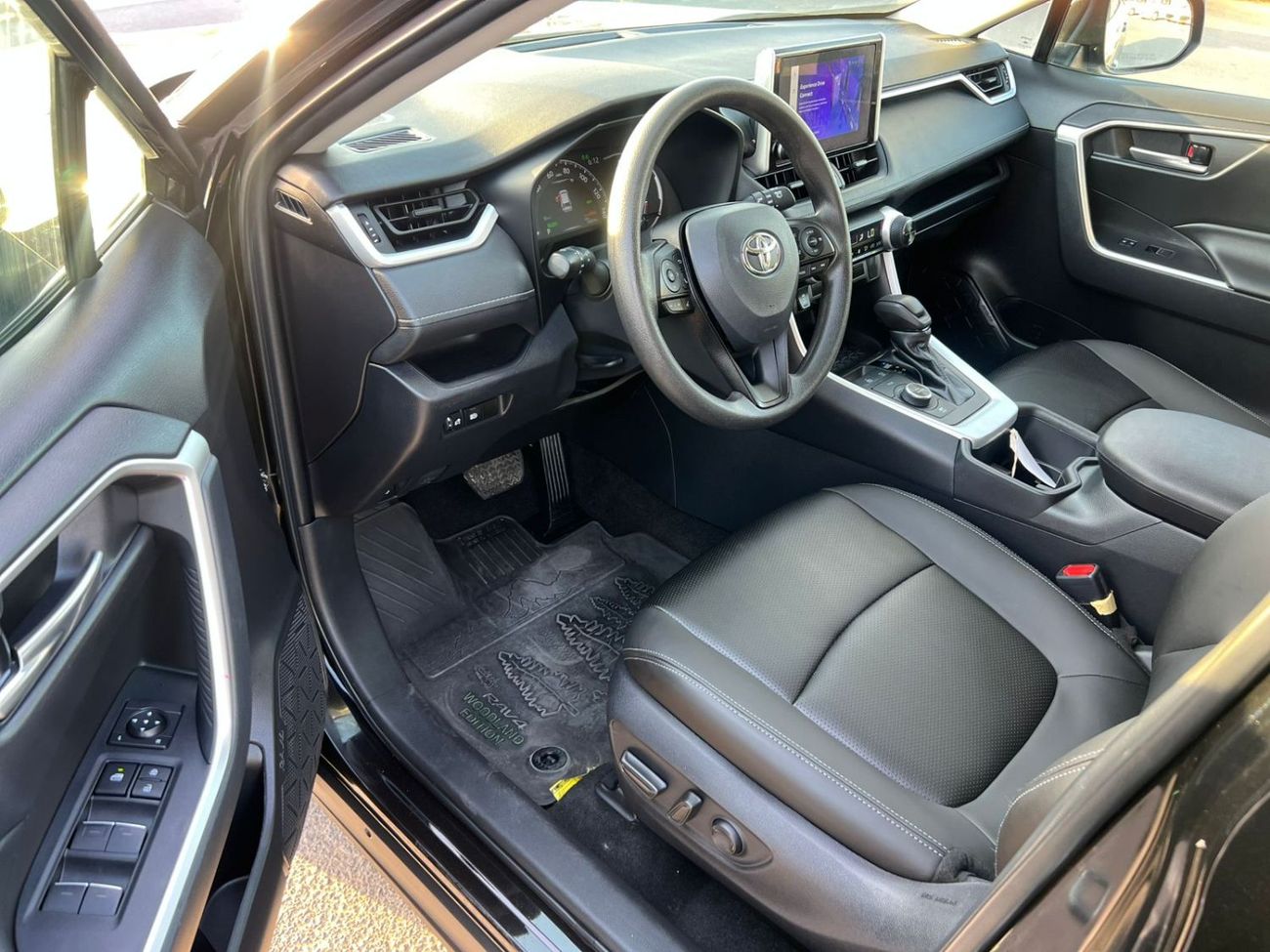 تويوتا راف ٤ 2023 Toyota RAV4 Hybrid Wood Land Edition 2.5L V4 - AWD 4x4 - Rear Camera - Leather Seats