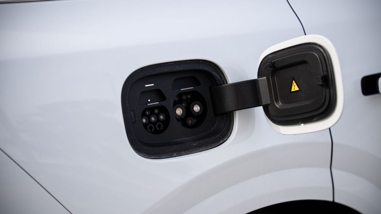 Li Auto L6 Max 1.5L - White Inside Orange | Export Only