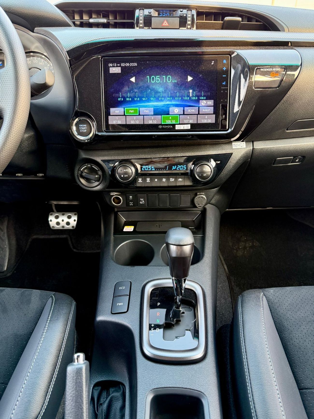 تويوتا هيلوكس TOYOTA HiLUX GR 2.8 DiESEL FuLL 2025 WHiTE