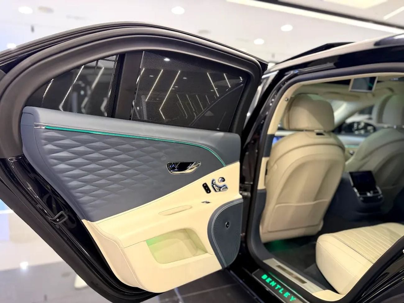Bentley Flying Spur V8 Japanese Specs - Low Mileage Pristine Condition