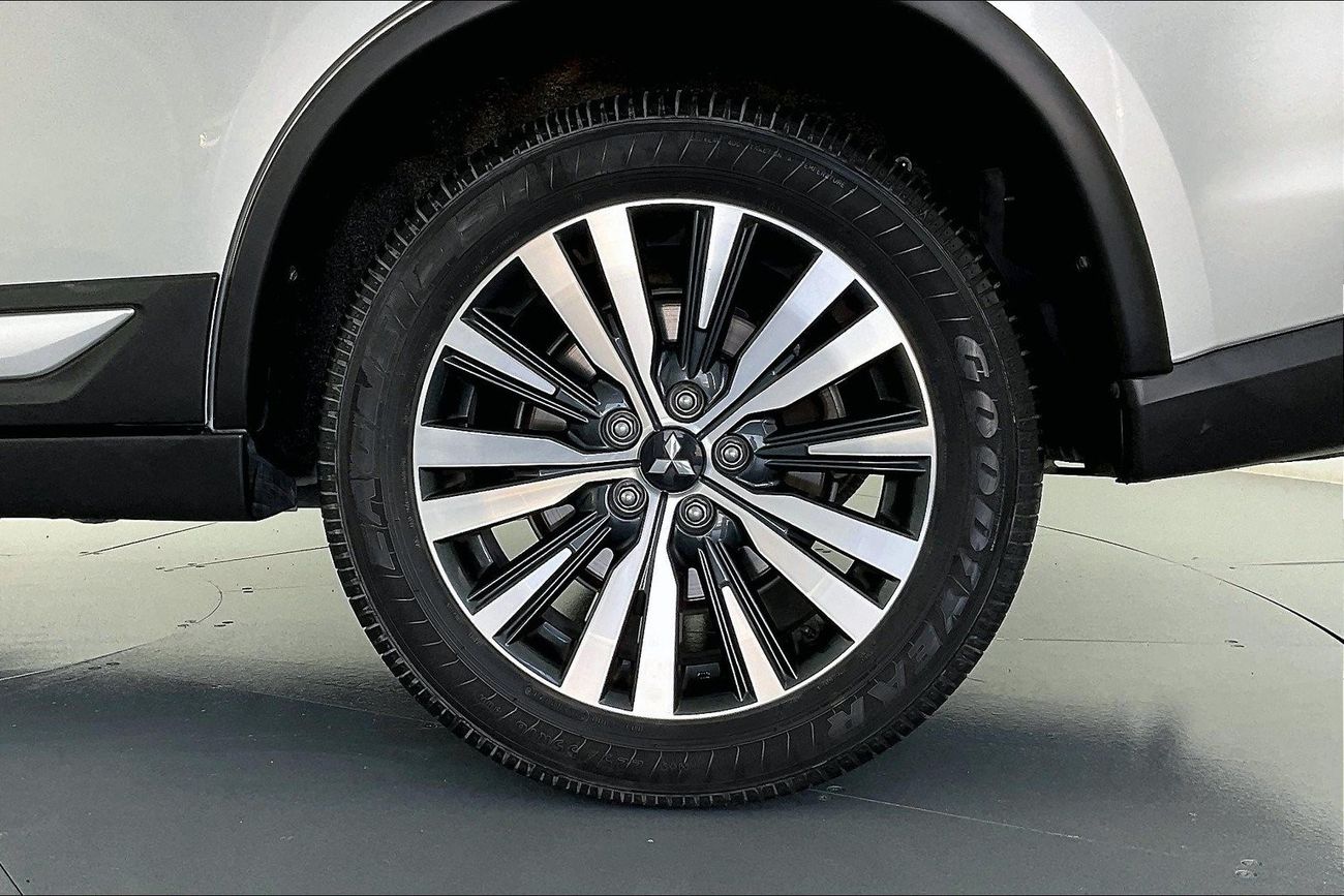 Mitsubishi Outlander GLX Midline