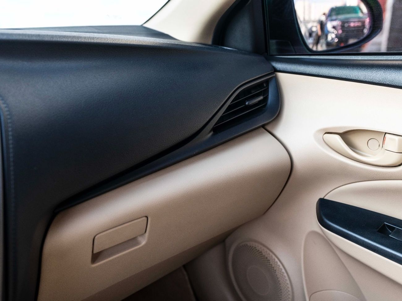 تويوتا يارس 1.5L E