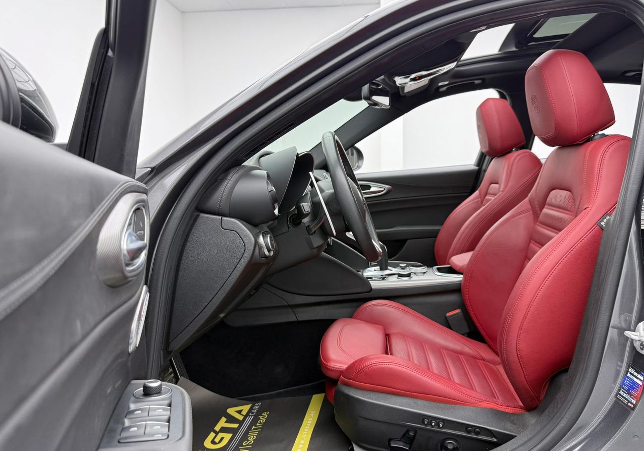 ألفا روميو جوليا 2024 Alfa Romeo Giulia Veloce Q2 MCA, 2028 Agency Warranty  Service Contract, Agency FSH, GCC