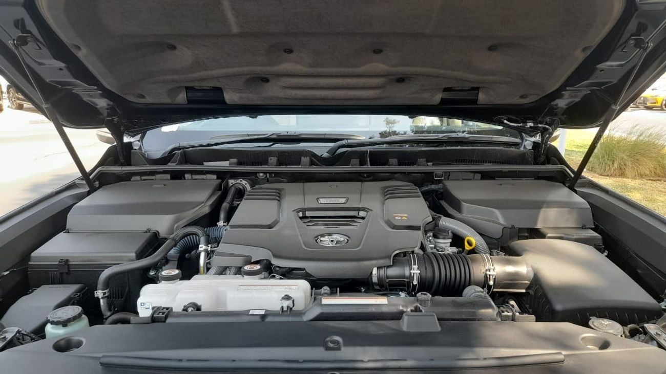 تويوتا لاند كروزر Right-Hand drive Diesel ZX black with biege