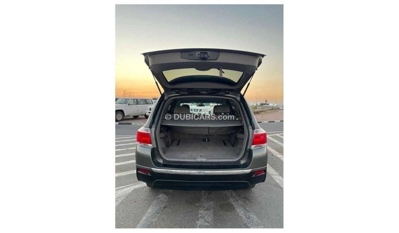 Toyota Highlander “Offer”2013 Toyota Highlander 3.5L V6 4x4 AWD Electric Seats + Rear CAM - - UAE PASS