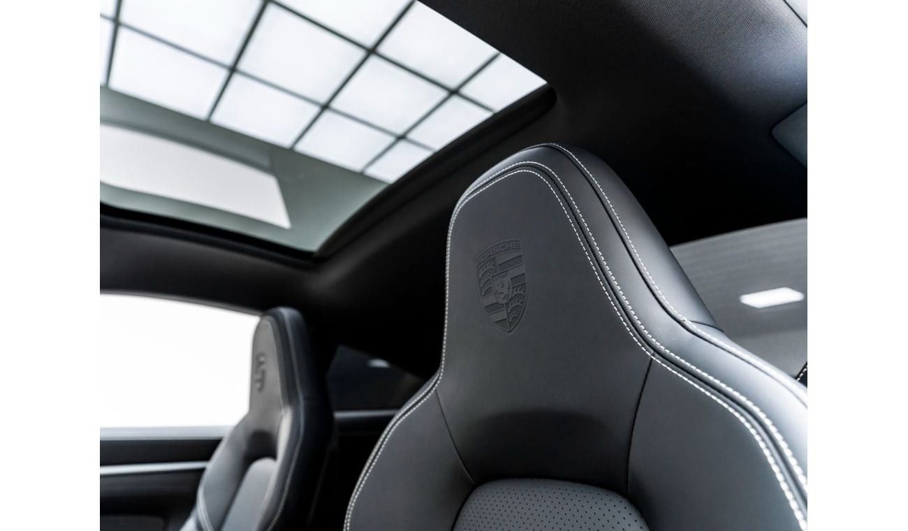 Porsche 911 Carrera 3.0L (380 HP) Coupe