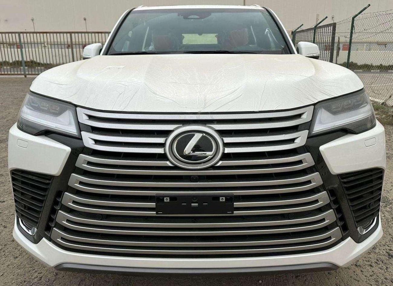 لكزس LX 700h 2025 Lexus LX700h VIP HEV (4-Seater) 3.5L V6 Twin-Turbo Hybrid A/T 4WD Export Only