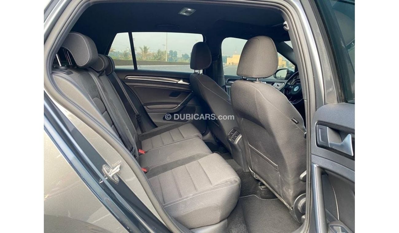 Volkswagen Golf R Sport VOLKSWAGEN GOLF R 2019 GCC ORIGINAL PAINT - UNDER WARRANTY - FULL SERVICE HISTORY AVAILABLE