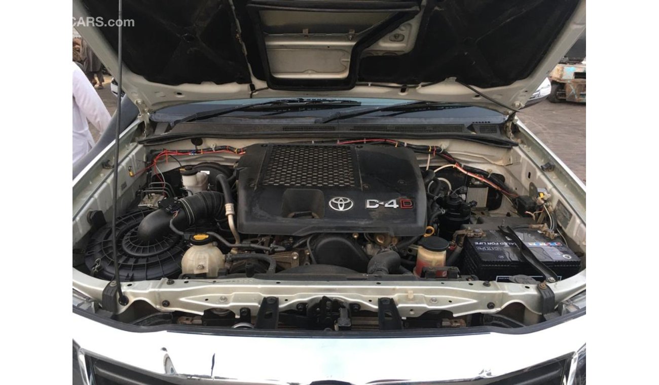 تويوتا هيلوكس Turbo diesel 3.0 L full option