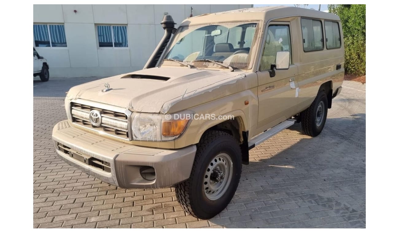 Toyota Land Cruiser 70 Toyota LC 78 4.5 DSL HTOP BEIGE COLOR