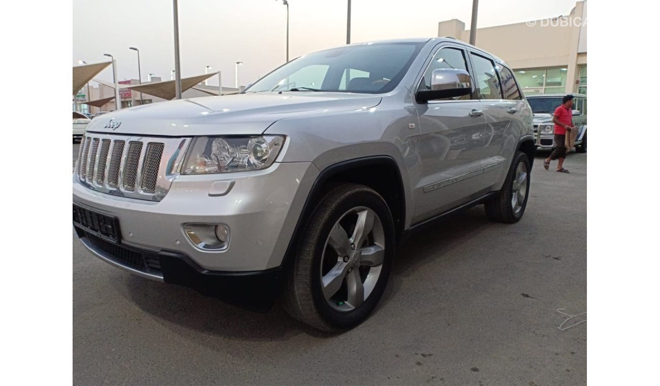 Jeep Grand Cherokee model 2012 GCC car prefect condition no need any maintenance full option full ser