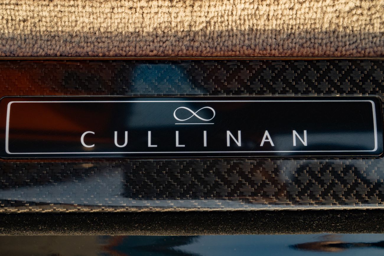 Rolls-Royce Cullinan 6.7L Twin-Turbo (563 HP)