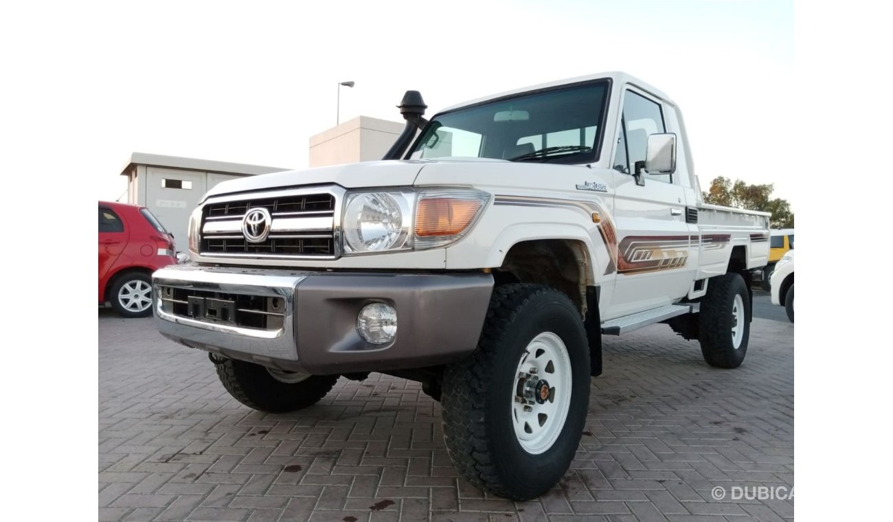 تويوتا لاند كروزر بيك آب TOYOTA LAND CRUISER PICK UP (PM1025)