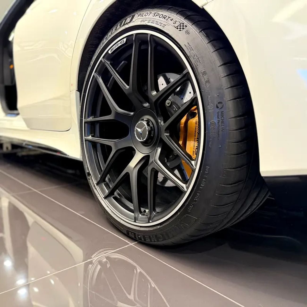 مرسيدس بنز C 30 AMG GT S E PERFORMANCE