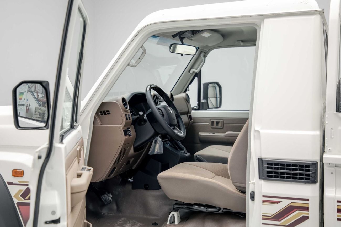 تويوتا لاند كروزر بيك آب LC79 4.0L - White Inside Beige | Export Only