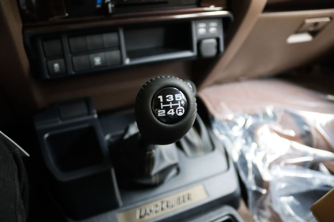 Toyota Land Cruiser 70 2.8 DIESEL MANUAL TRANSMISSION DIFF LOCK **التصدير فقط خارج الخليج*****EXPORT ONLY**