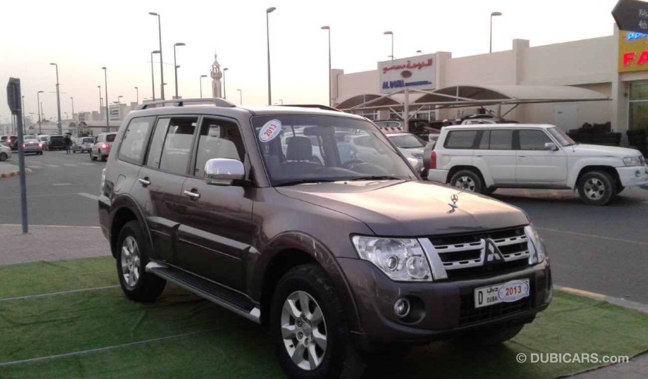 Mitsubishi Pajero MITSUPISH PAJERO 2013 BRON KHALIGE NO PIANT NO ACCIDENT KHALIGE Full option