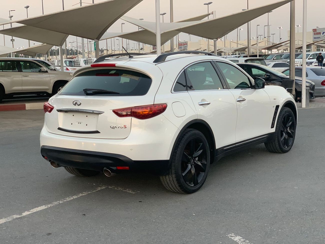 Infiniti QX70 Infiniti QX70 S