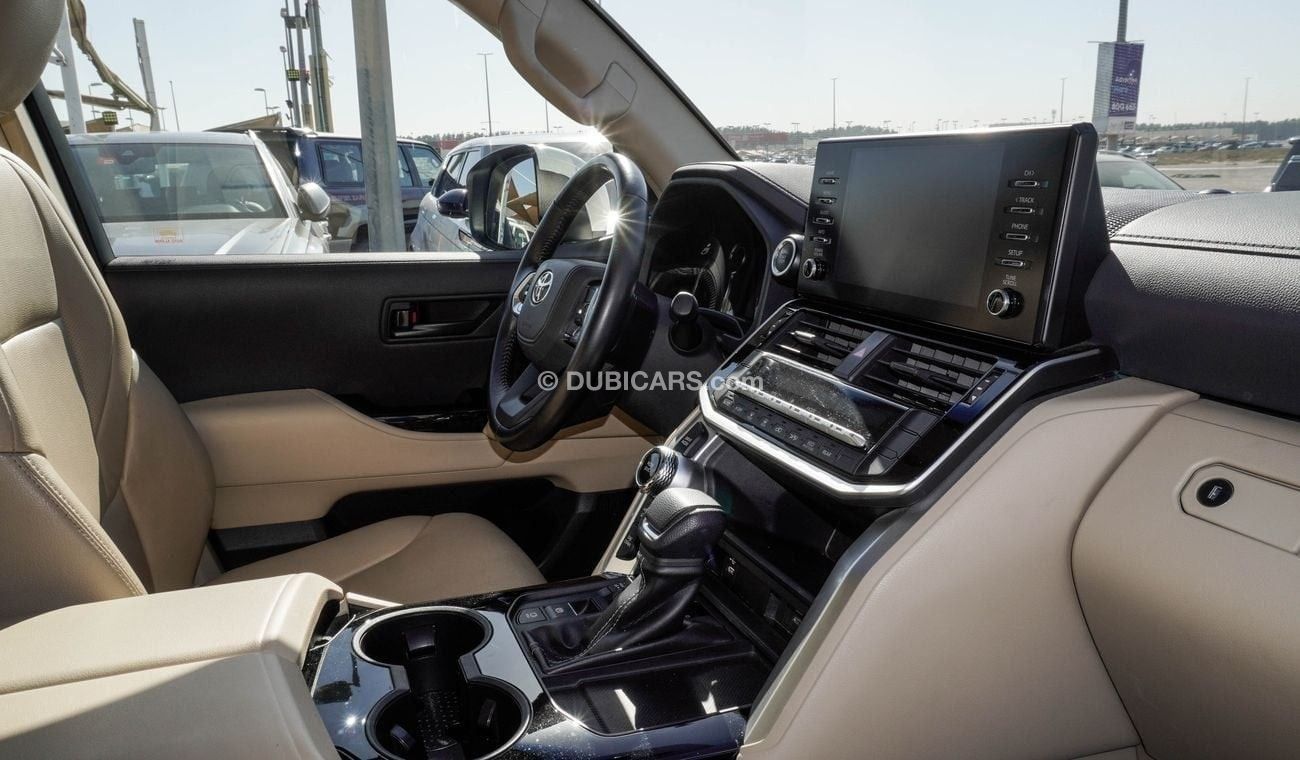 Toyota Land Cruiser GXR 3.5 L Twin turbo V6