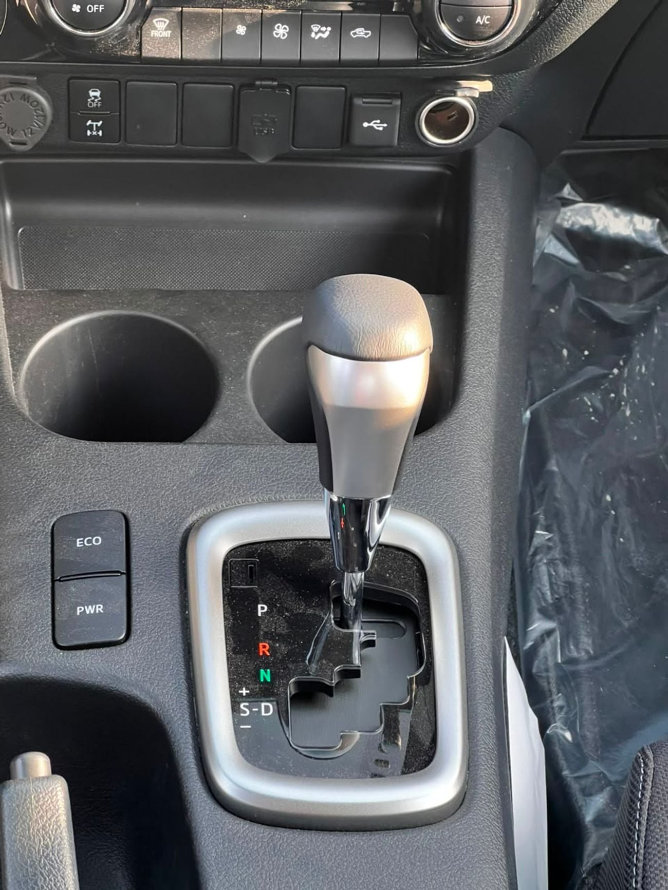 Toyota Hilux SR5 (NON GCC) Toyota Hilux DC 2.4L Diesel  4x4 MY 2026
