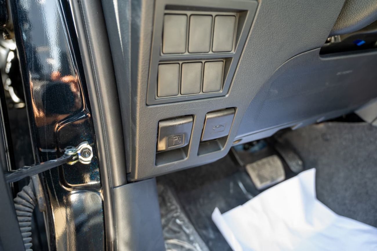 Toyota Hilux 2.7L Medium Grade | Double Cabin | 4x4 | Automatic | Petrol