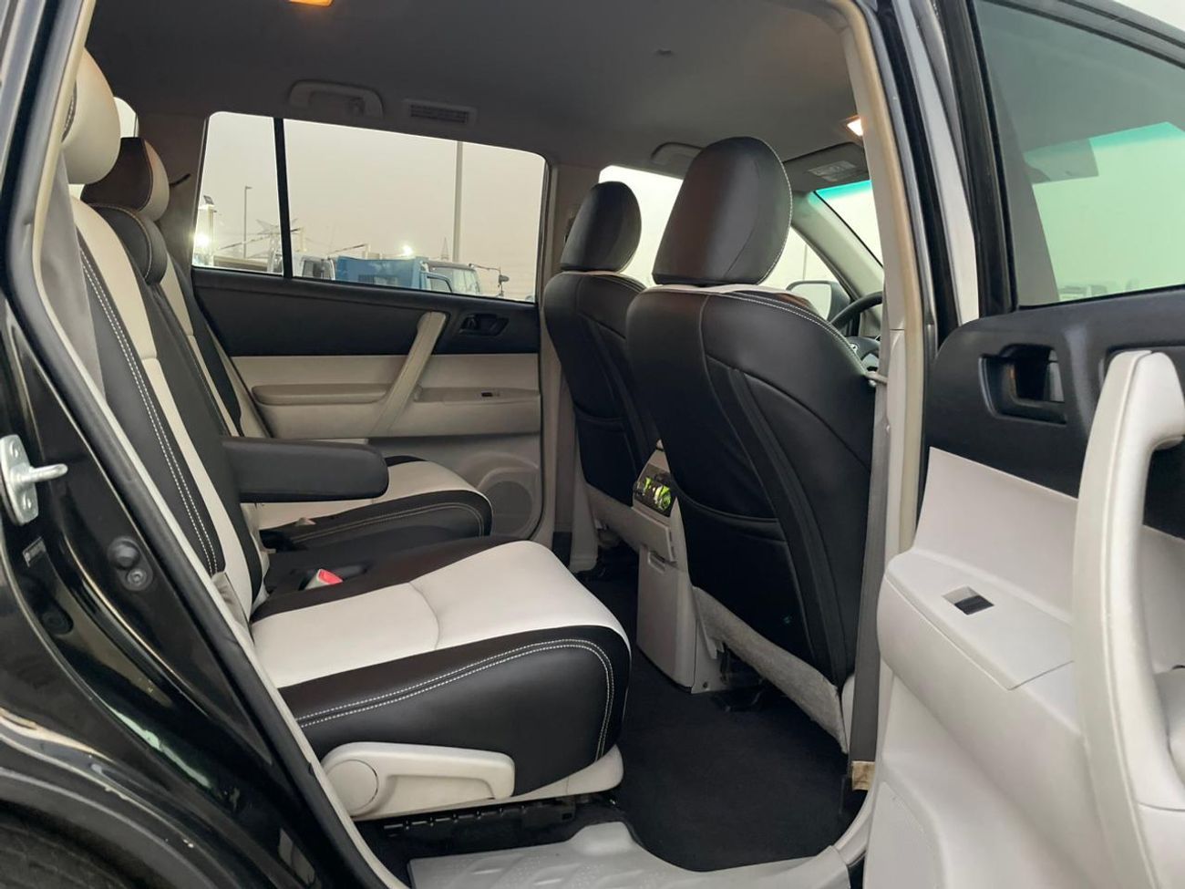 Toyota Highlander 2012 Toyota Highlander 4x4 - 3.5L V6 MidOption+ 7 Leather Seats Great Condition -