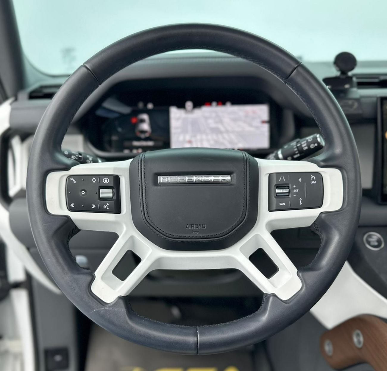 Land Rover Defender 2024 Land Rover Defender 110 HSE, 11/2028 Warranty, 01/2029 Service Contract, Land Rover FSH, GCC