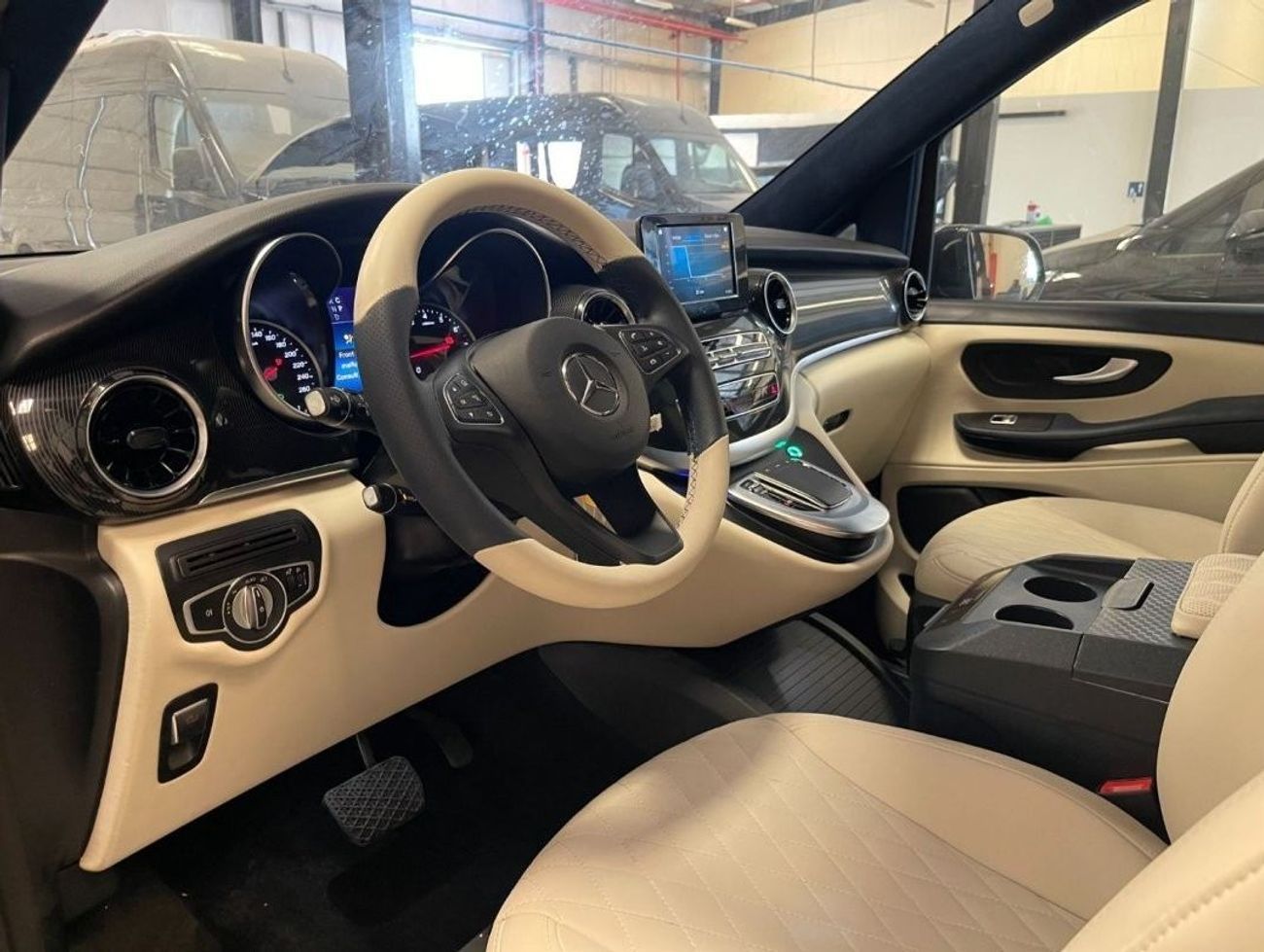 مرسيدس مايباخ V كلاس مايباخ ترقية VIP كاملة لمرسيدس V250 دول مجلس التعاون الخليجي