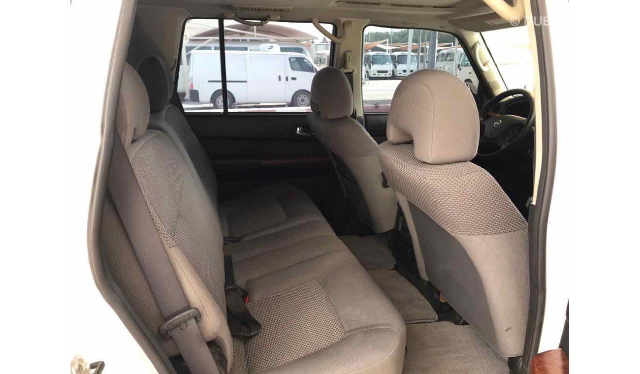 Nissan Patrol Safari GCC full options Sunroof good condition