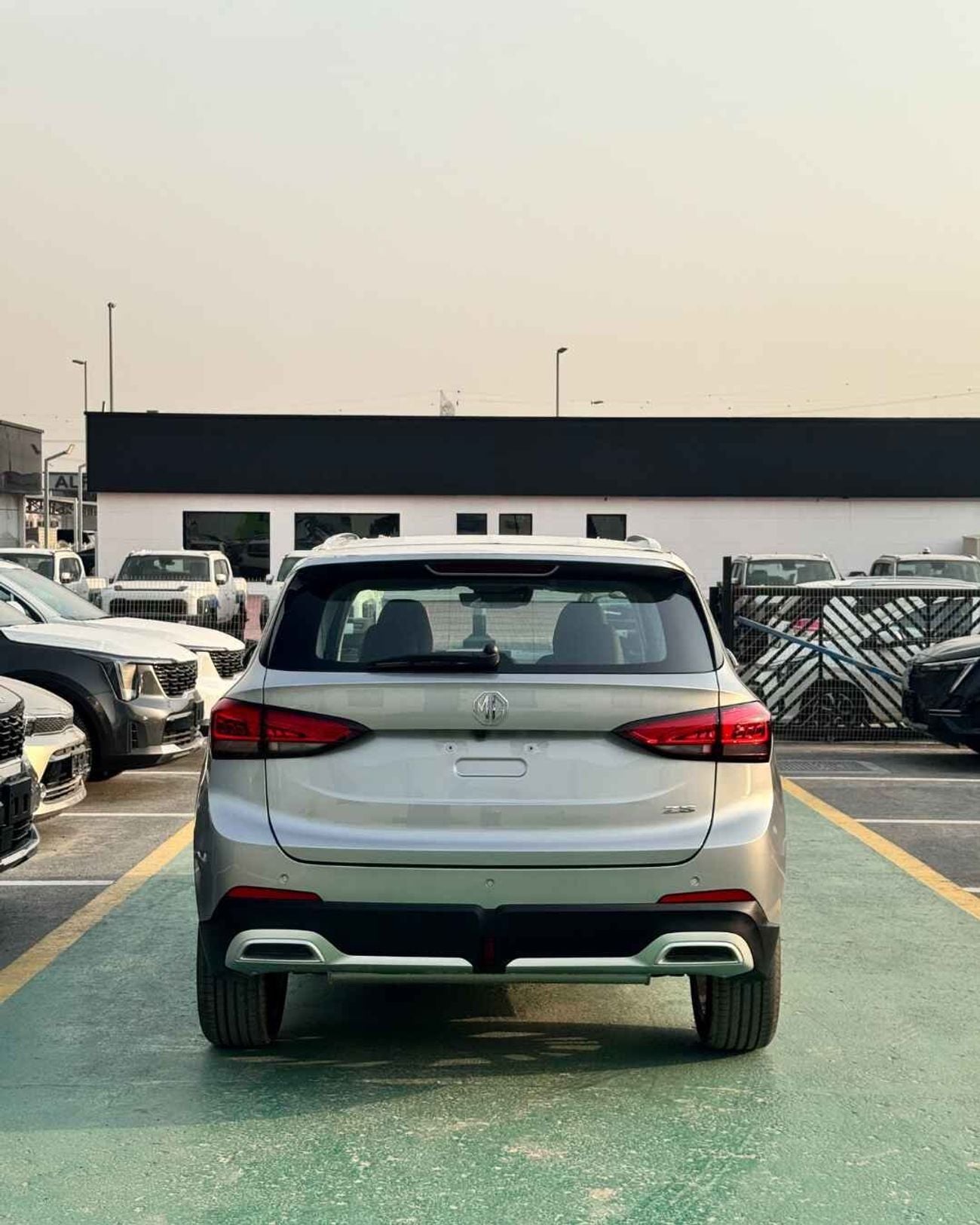 MG ZS LUX