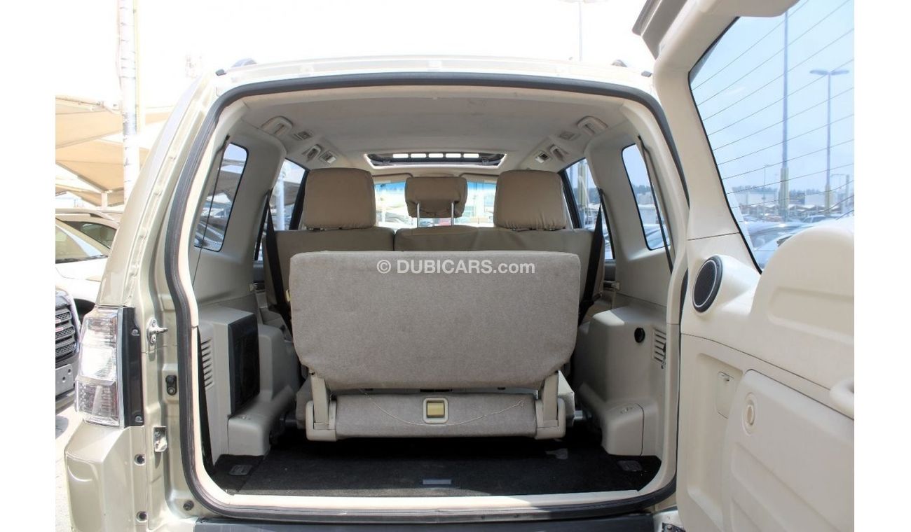 Mitsubishi Pajero GLS Top ACCIDENTS FREE - GCC - ORIGINAL PAINT - FULL OPTION - CAR IS IN PERFECT CONDITION INSIDE OUT