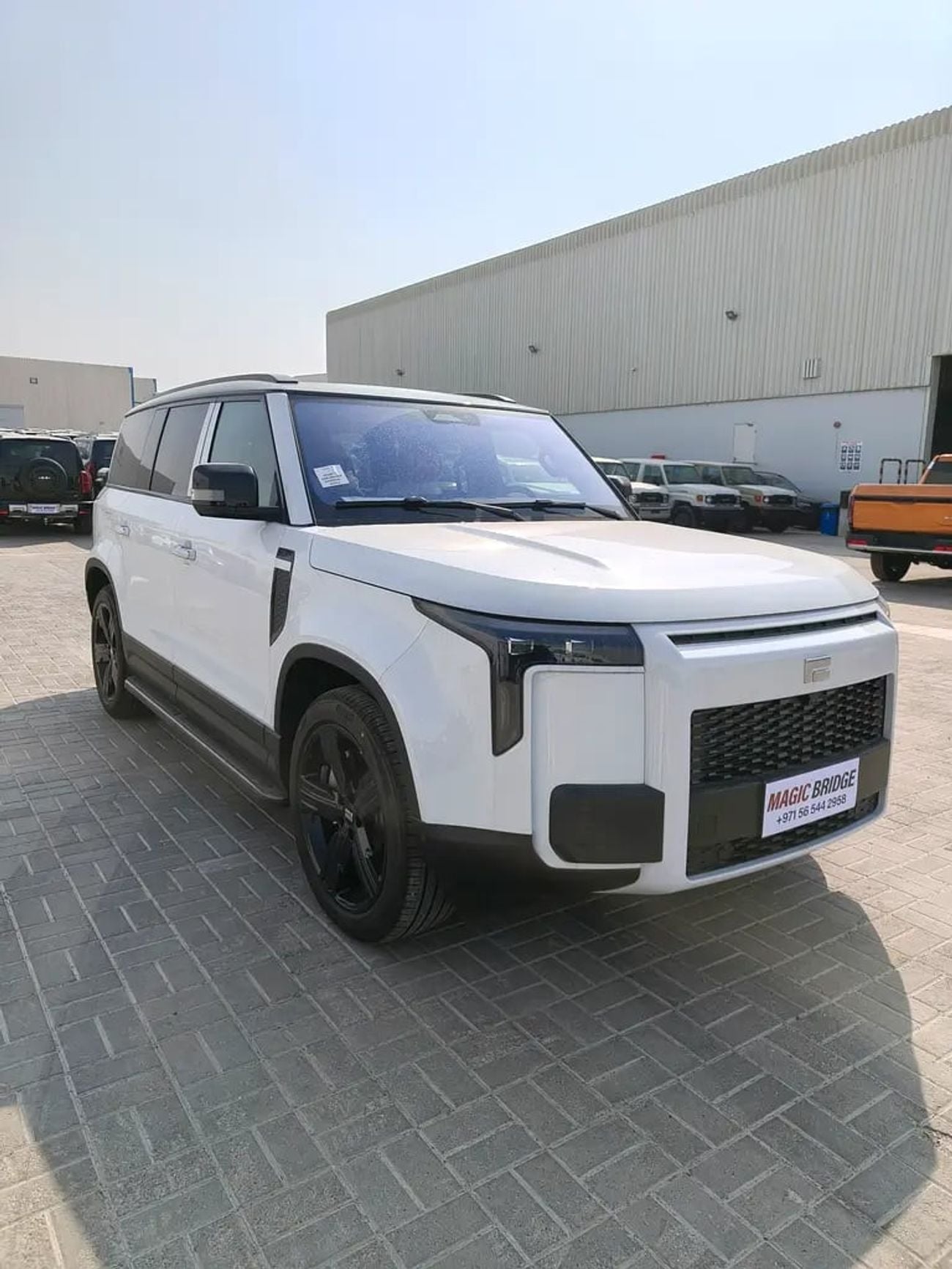 روكس 01 7-Seat Range-Extended SUV