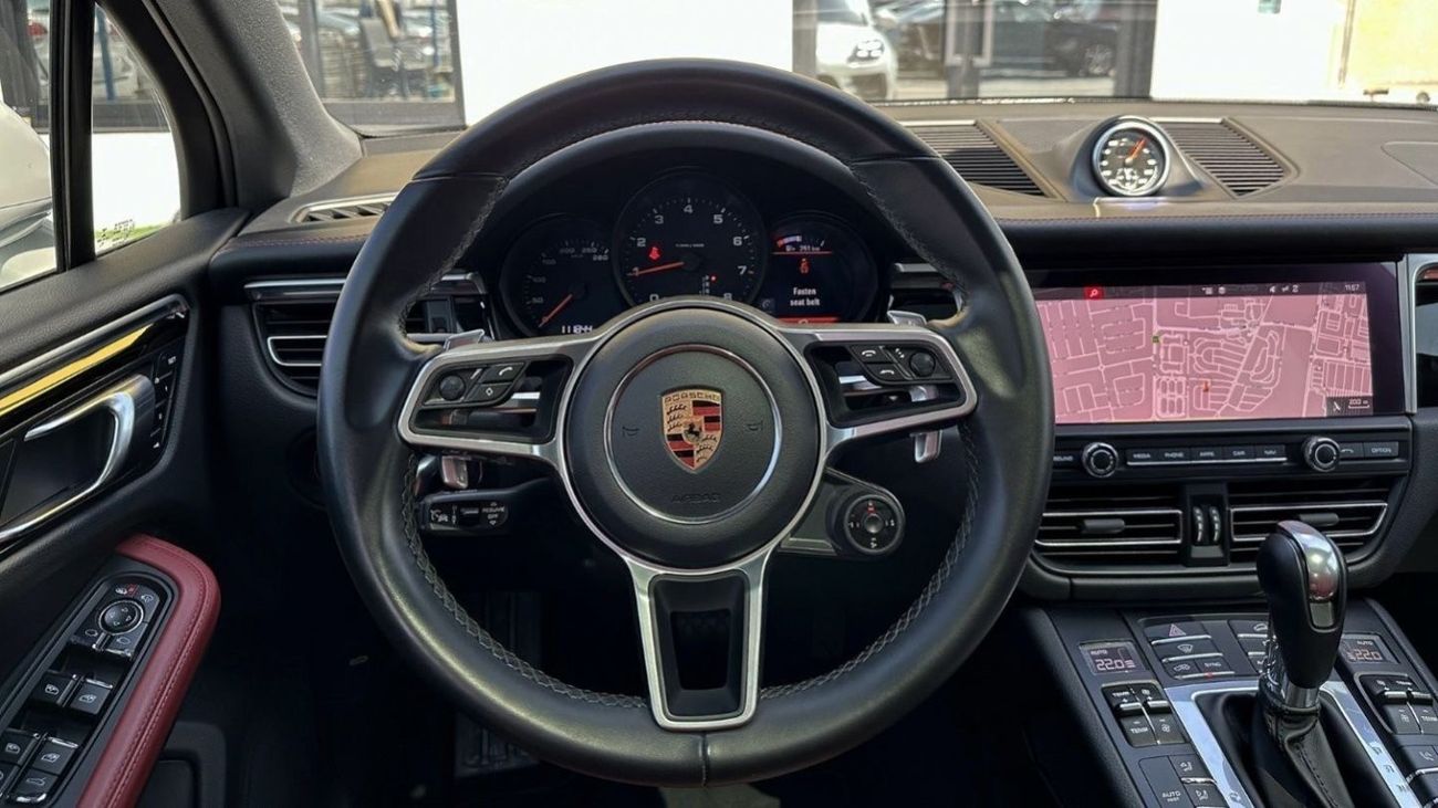 Porsche Macan std GCC 2.0L 4 Cylinder Full Service History