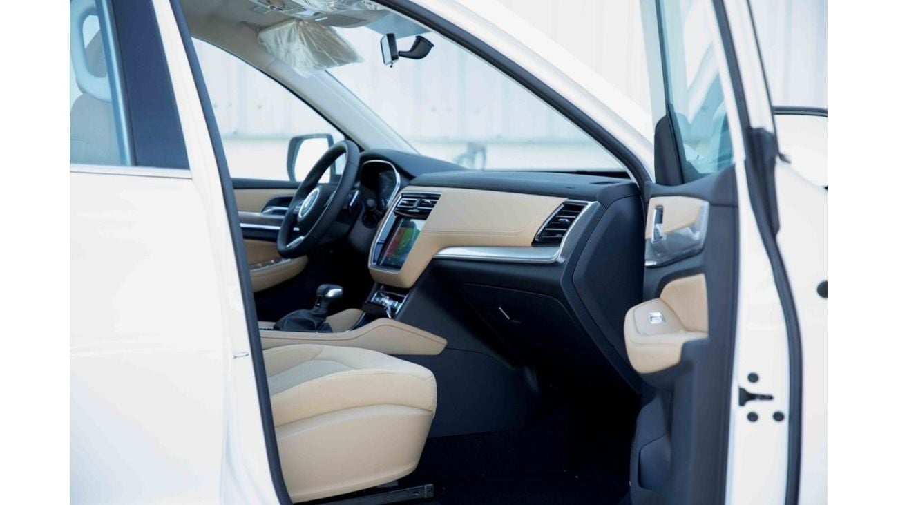 MG RX8 2023 MG RX8 4X2 2.0 STANDARD - Pearl White inside Beige