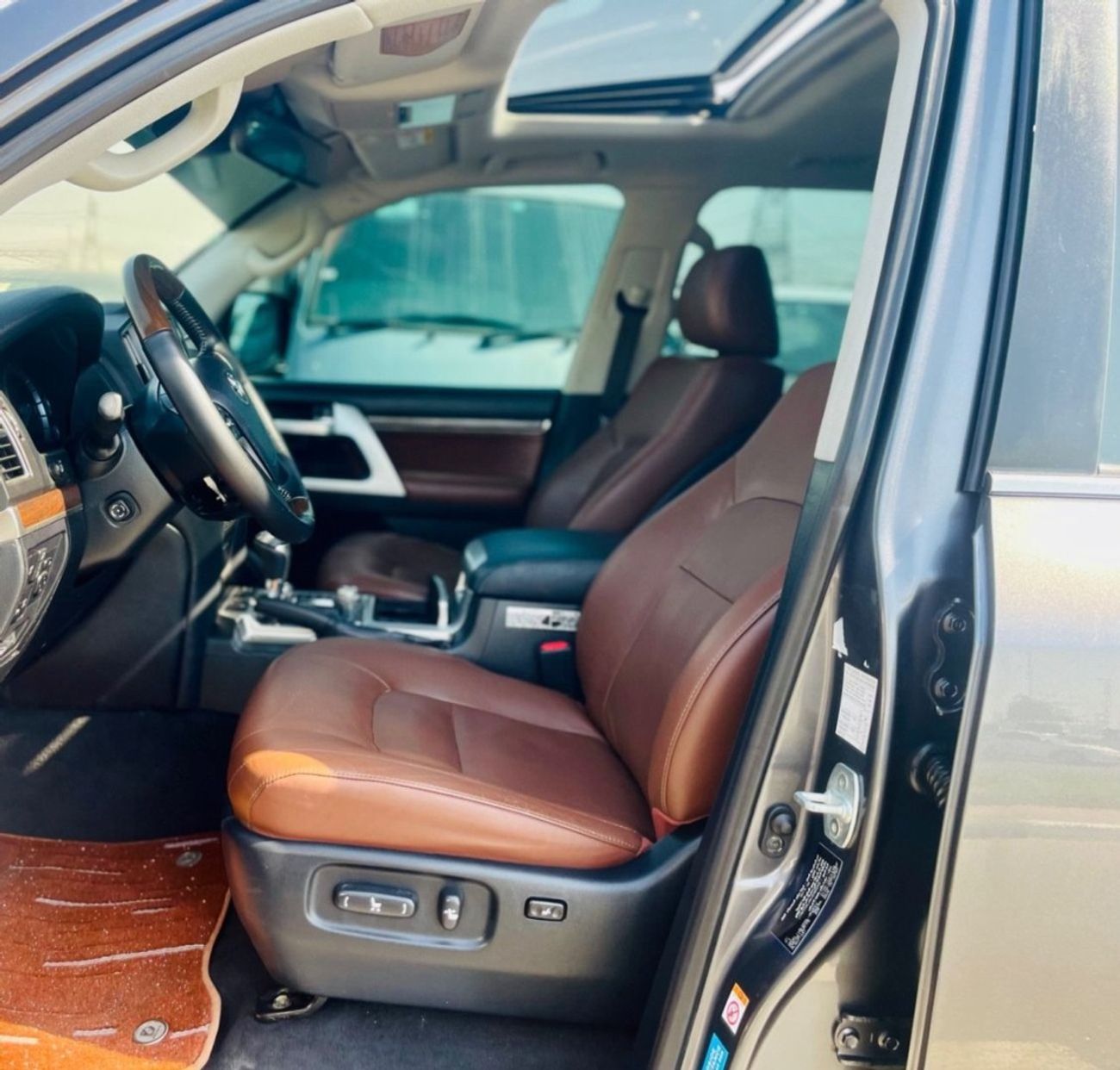 تويوتا لاند كروزر Toyota landcuriser VXR 5.7 V8 2019 Years full option Top the Range accident free