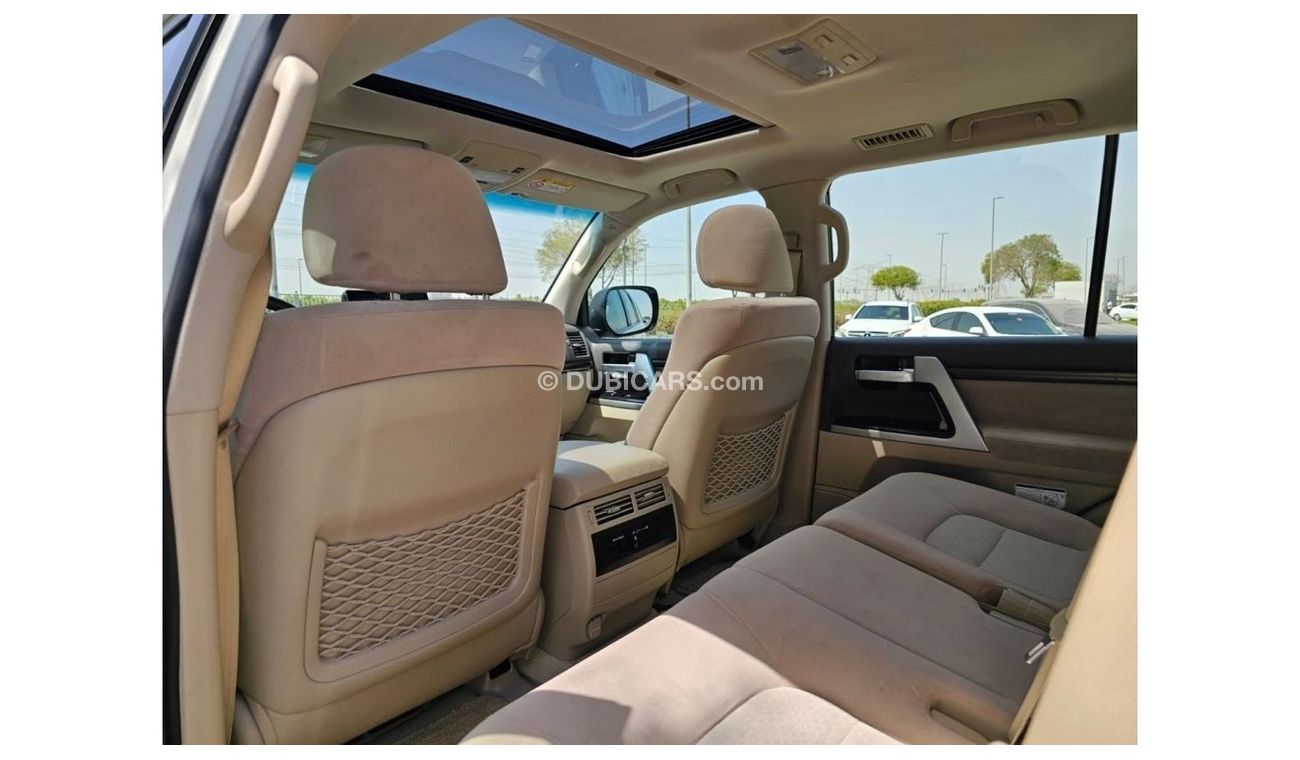 Toyota Land Cruiser TOYOTA LAND CRUISER VXR 5.7 2021 GCC WITH FOX LIFT KIT, UPGRADE EXHAUST SYSTEM ETC IN MINT CONDITION