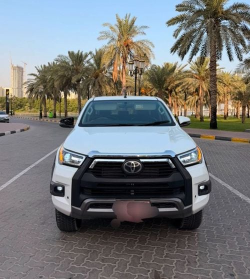 Toyota Hilux GLX Toyota Hilux 2018Model 2.8 Diesel 4x4 Manual gear colour white interior black leather seats Electric