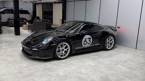 Porsche 911 S/T 4.0L (520 HP) Coupe | Manual Transmission | GCC Specs | Pure Driver’s Icon
