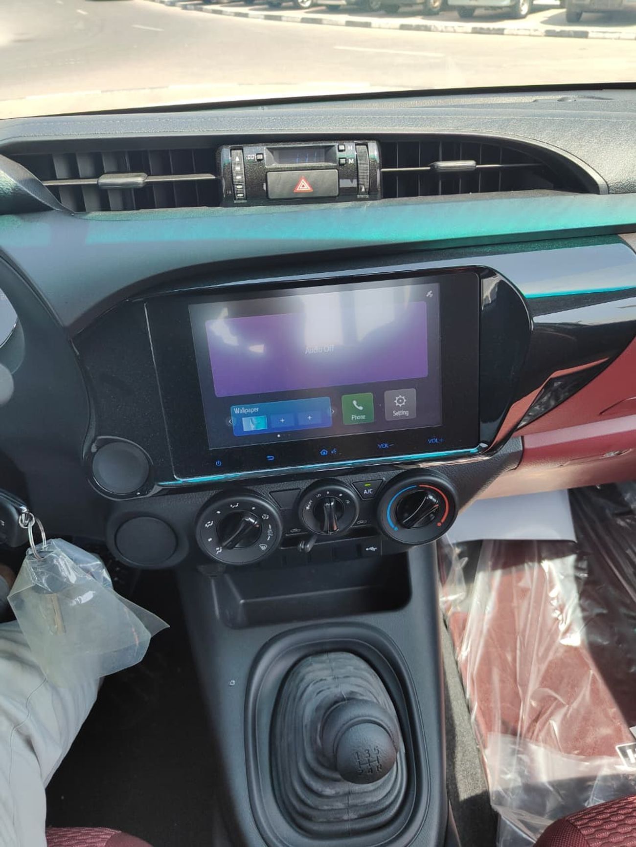 تويوتا هيلوكس TOYOTA HILUX SINGLE CABIN 2.7 Petrol Manual Transmission 4X2