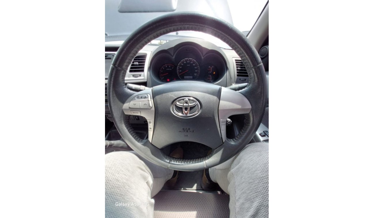 Toyota Hilux TOYOTA HILUX PIKUP SR5 2013 MODEL 3.0 DIESEL MANUAL 5-SPEED FLOOR SHIFT RIGHT HAND