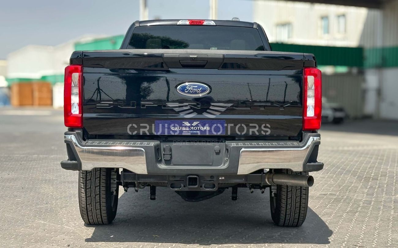 Ford F 350 Automatic - 6.7L - Diesel - Crew Cab - 4WD - 6 Seats - 4 Door