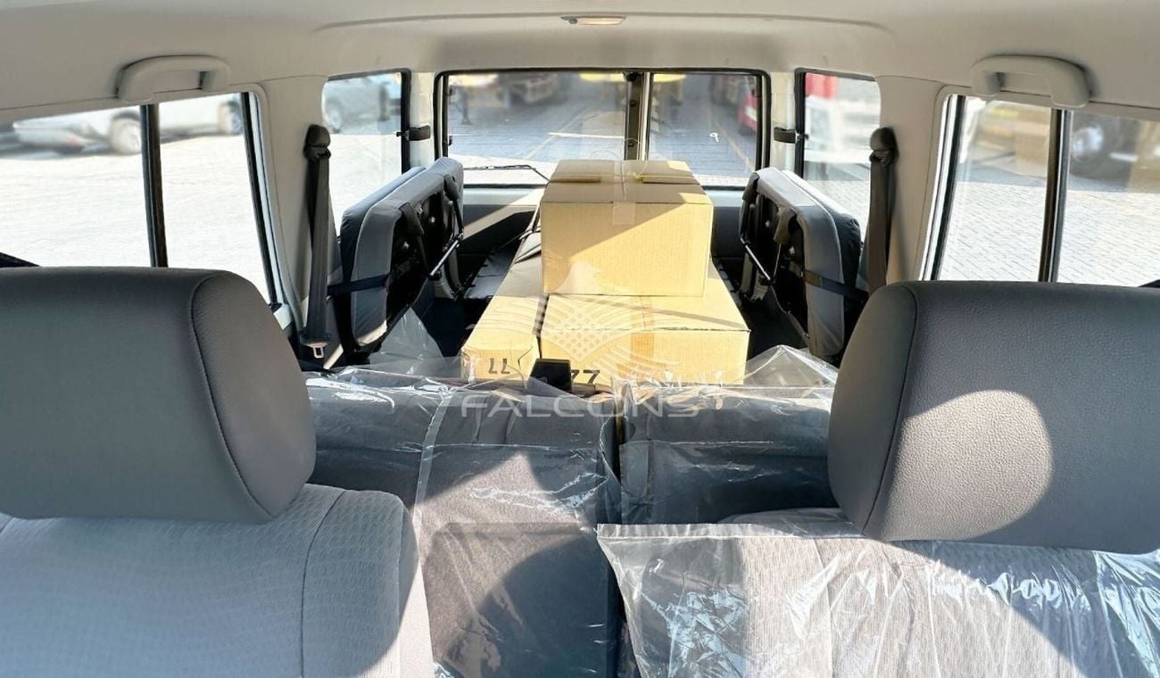 Toyota Land Cruiser 70 Toyota/LC76 DSL 2.8L AT/000D0 4X4 DELUXE. 9 seater