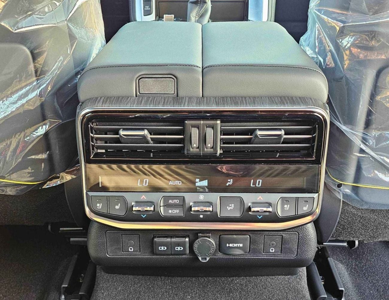 Toyota Land Cruiser VXR 3.3L DIESEL | PWR WITH MEMORY SEATS / HUD / RADAR / JBL SPEAKERS (CODE # LCDVXRHA)