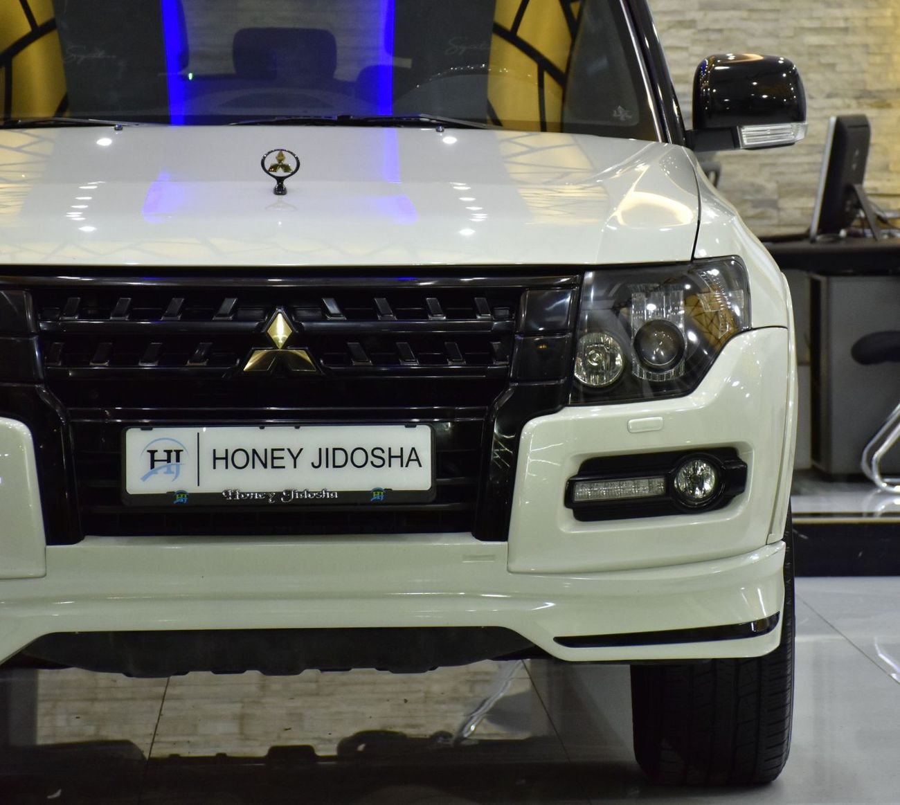 Mitsubishi Pajero Sport EXCELLENT DEAL for our Mitsubishi Pajero Signature Edition GLS 3.8 ( 2020 Model ) in White / Black C