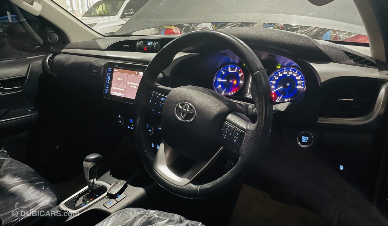 Toyota Hilux 4*4 RIGHT HAND