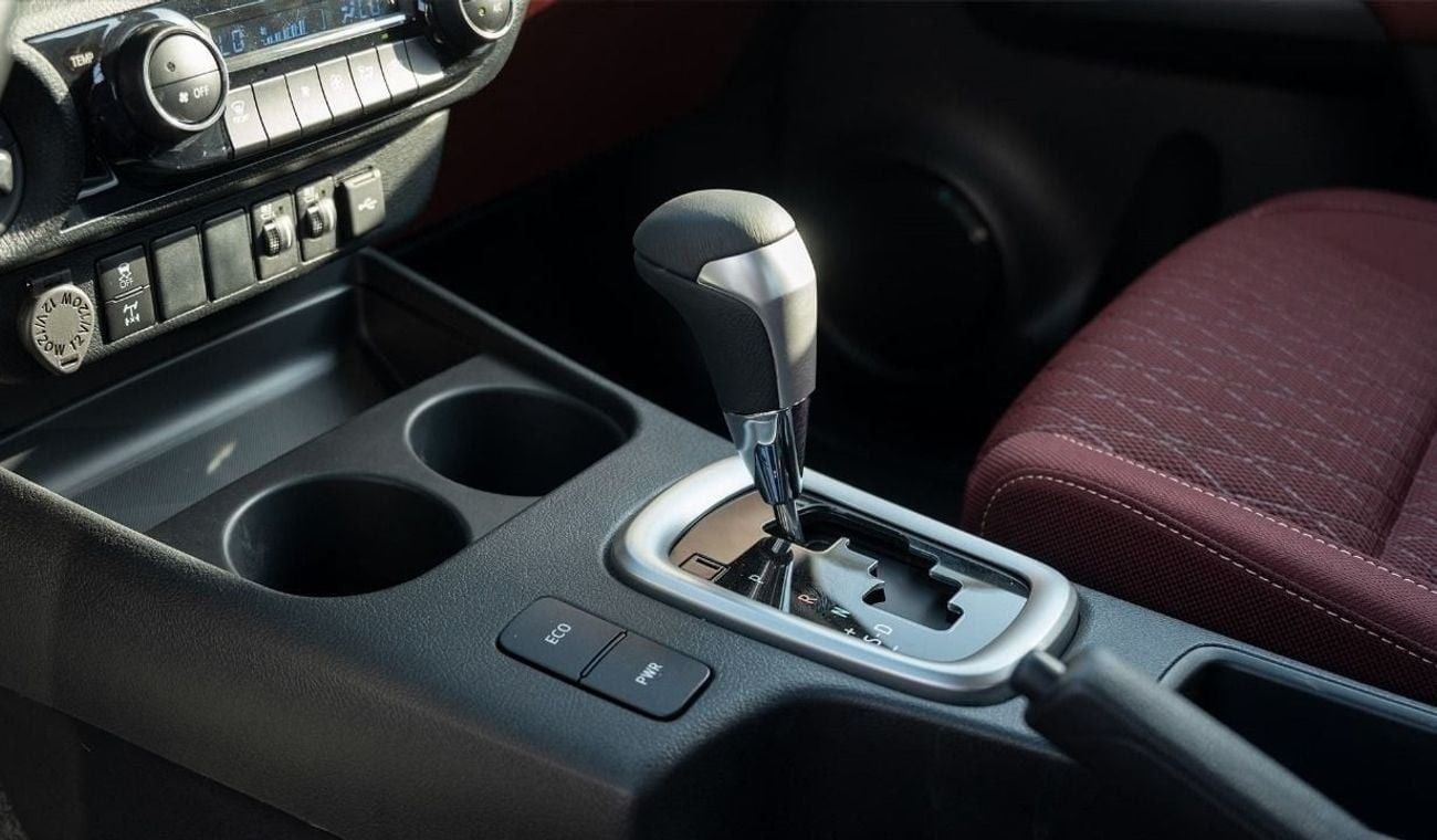 تويوتا هيلوكس 2025 Toyota Hilux 4x4 2.7L petrol AT with cooling seats Full option GCC Specs (Export Price)