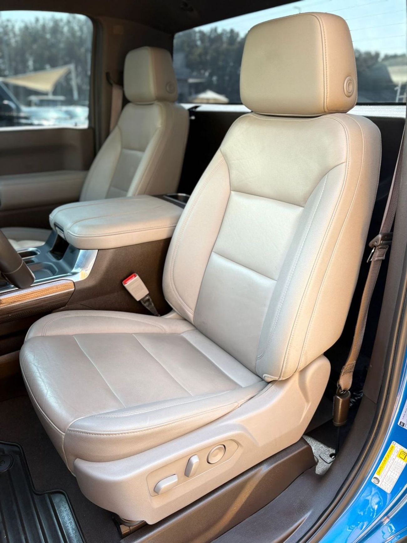 Chevrolet Silverado CHEVROLET SILVERADO Z71 2024 GCC FULL OPTION ORIGINAL PAINT UNDER WARRANTY PERFECT CONDITION